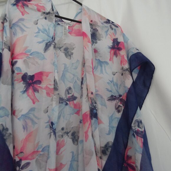 womens shawl/cover up floral pattern OS brand new - Picture 2 of 6